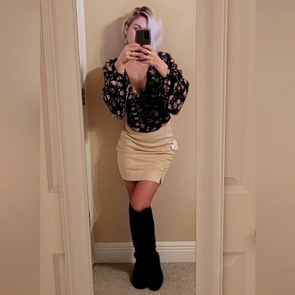 ✌🏼Free People NWT✌🏼 Avas High Rise Cinched Slit Mini Skirt Sizes 0, 6, and 8 - Picture 2 of 11